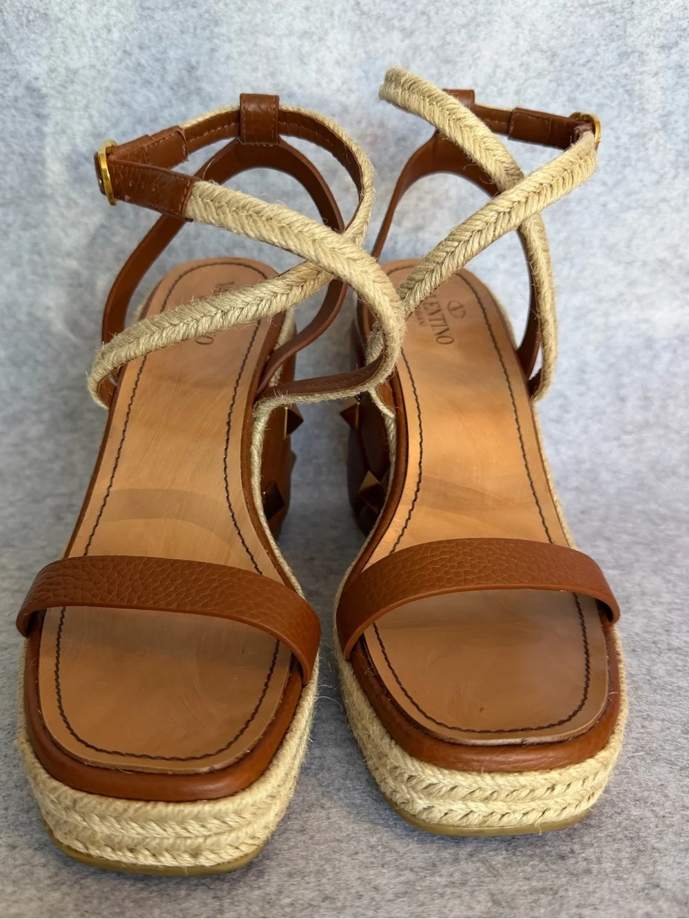 •4 Valentino Garvani Roman Stud Quilted Wedge Espadrille Sandals 39